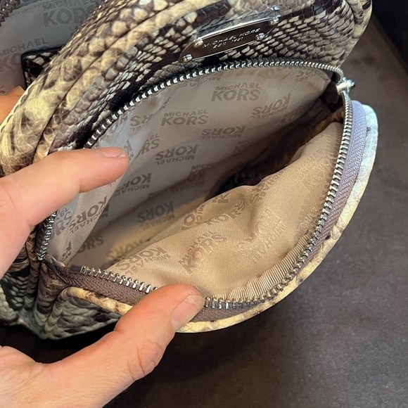 Michael Kors jet set leopard print backpack - Picture 8 of 10